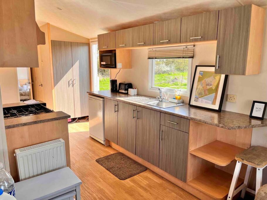 Lola'S Caravan. Your Home Away From Home. Parkeston المظهر الخارجي الصورة