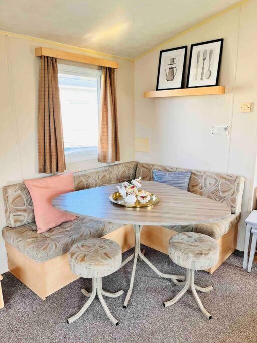 Lola'S Caravan. Your Home Away From Home. Parkeston المظهر الخارجي الصورة