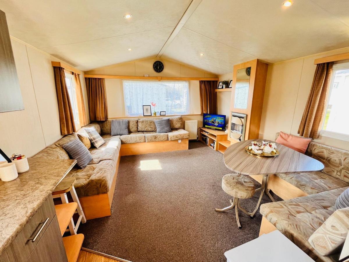 Lola'S Caravan. Your Home Away From Home. Parkeston المظهر الخارجي الصورة
