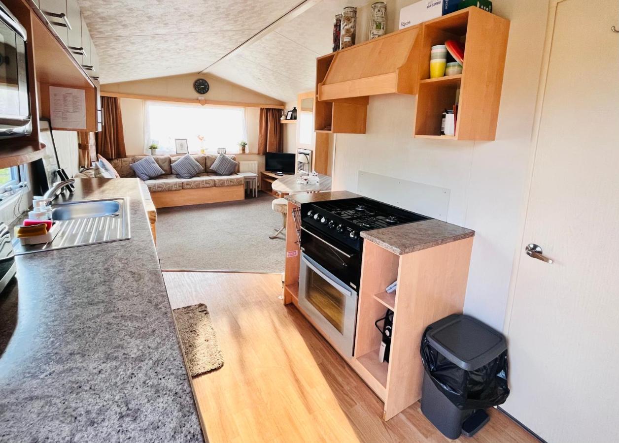Lola'S Caravan. Your Home Away From Home. Parkeston المظهر الخارجي الصورة